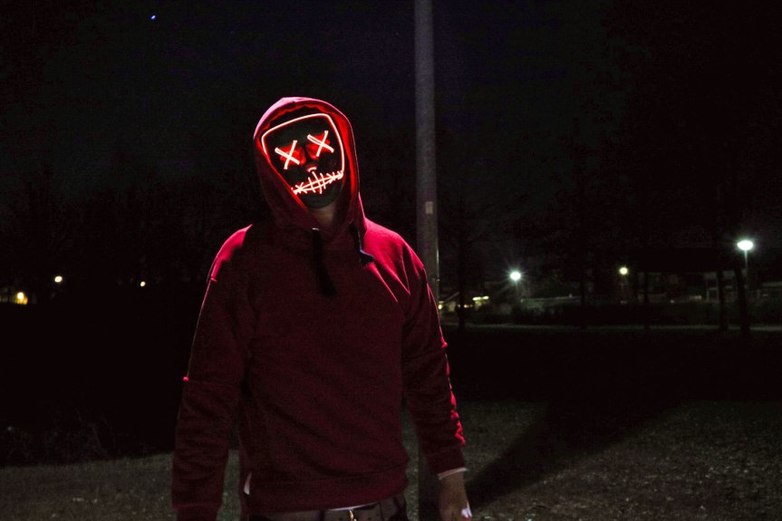 FEESTEN, SNEAKERS, DOPE